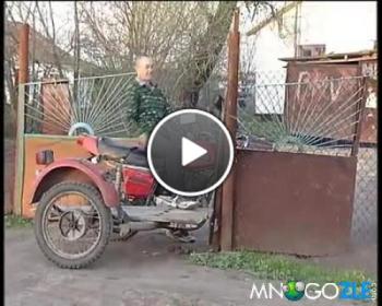 Идиот срещу ограда